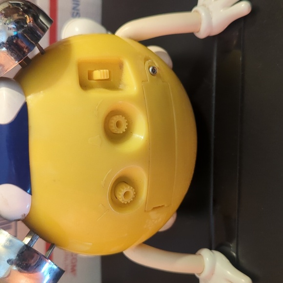 M&Ms alarm clock - Picture 2 of 2